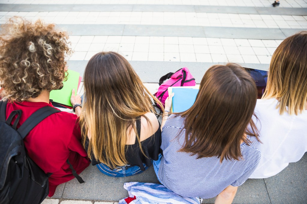 Quand l’école fait peser le poids du désir sur les&nbsp;filles